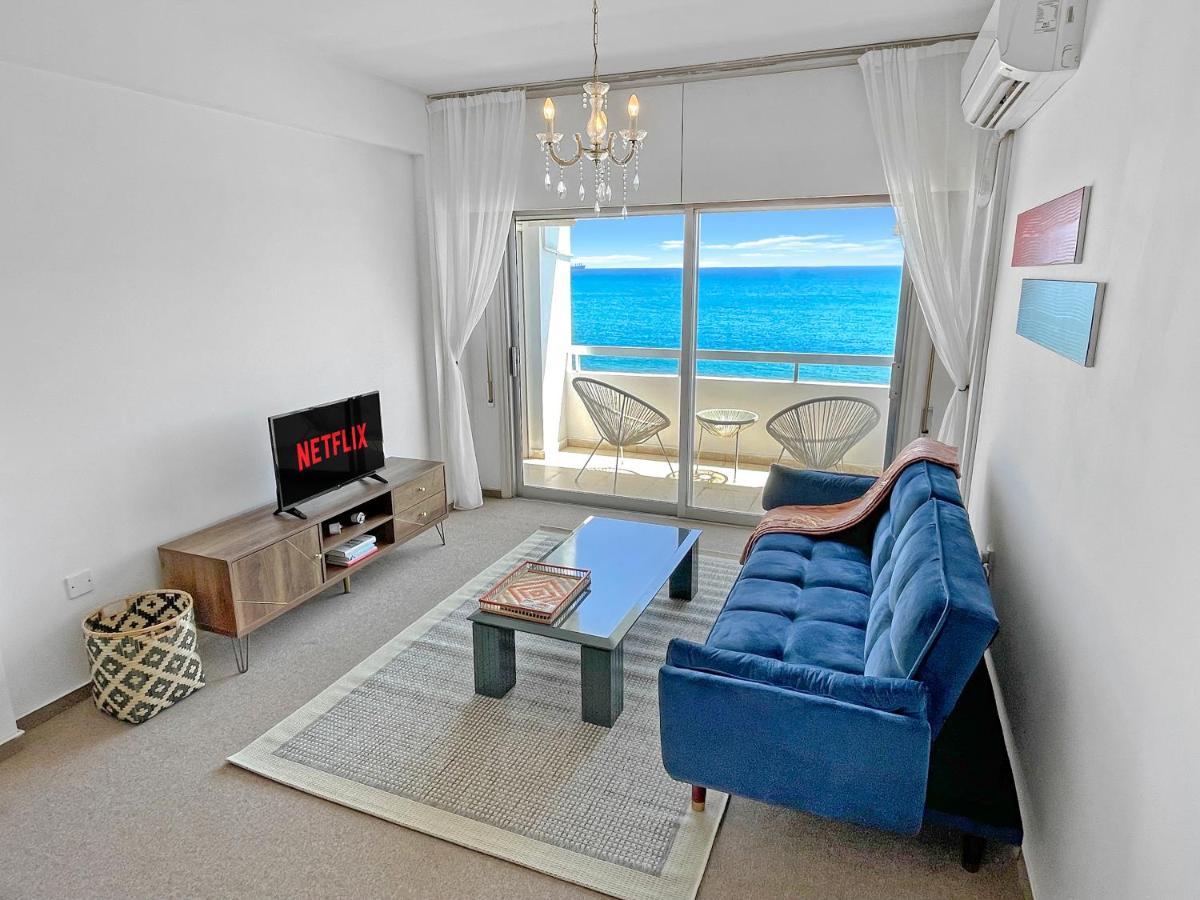 2Br Seafront Apt In City Center With Community Pool Lárnaca Exterior foto